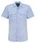 Preview: Zu sehen ist das tailliert geschnittene hellblaue kurzarm Diensthemd aus 100% Baumwolle.